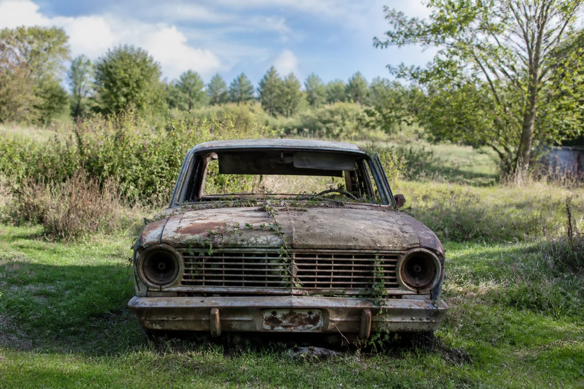 épave voiture abandonnée